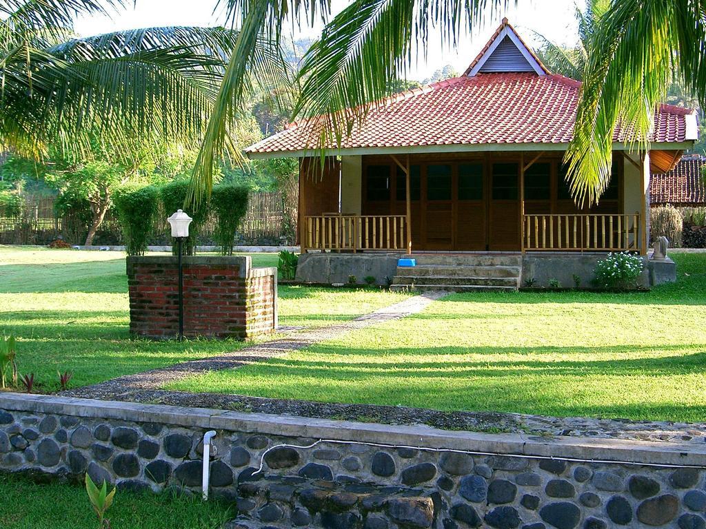 Ocean Queen Resort Cisolok Luaran gambar