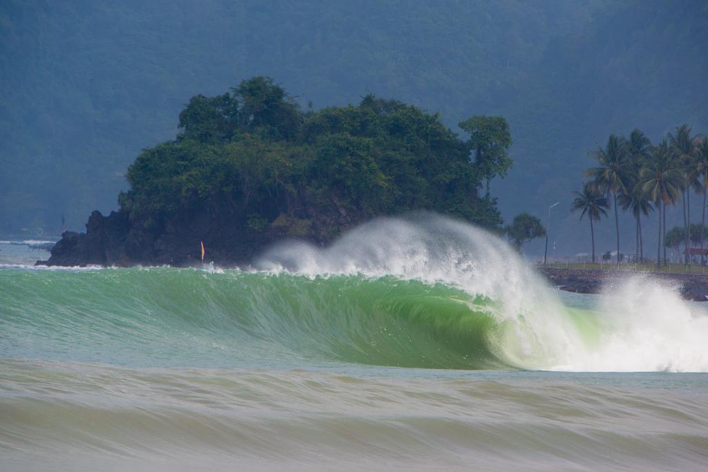 Ocean Queen Resort Cisolok Luaran gambar